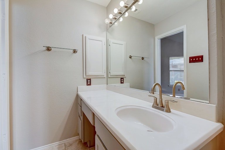 Photo 8 of 30 - 1502 Windmill Ln, Mesquite, TX 75149