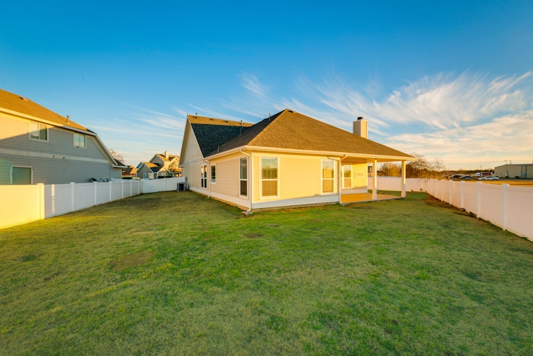 Photo 6 of 24 - 1641 Mary Ln, Aubrey, TX 76227