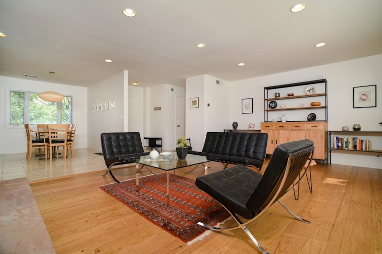 Photo 8 of 68 - 1940 Rolling Hills Rd, Sacramento, CA 95864