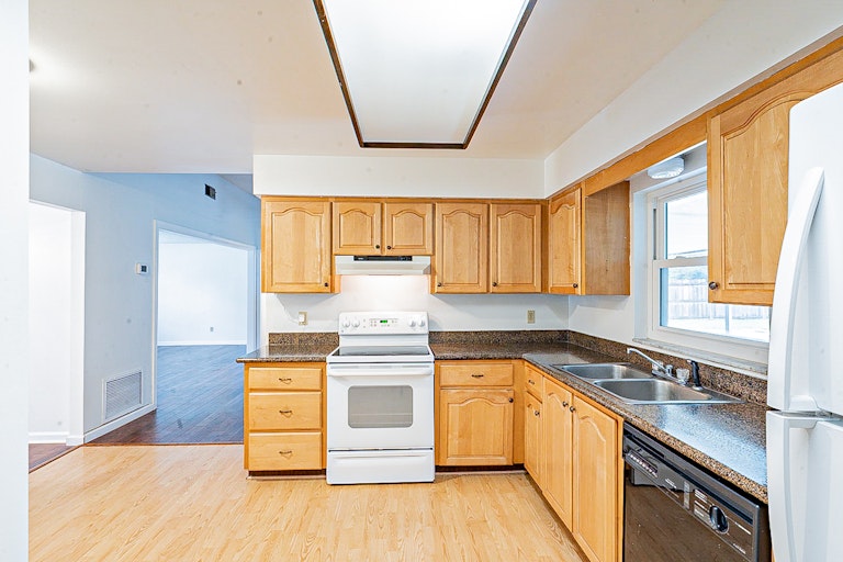 Photo 9 of 28 - 5409 Albert Dr, Winter Park, FL 32792