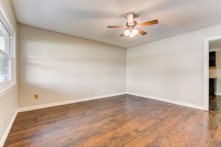 Photo 21 of 32 - 509 S Main St, Crandall, TX 75114