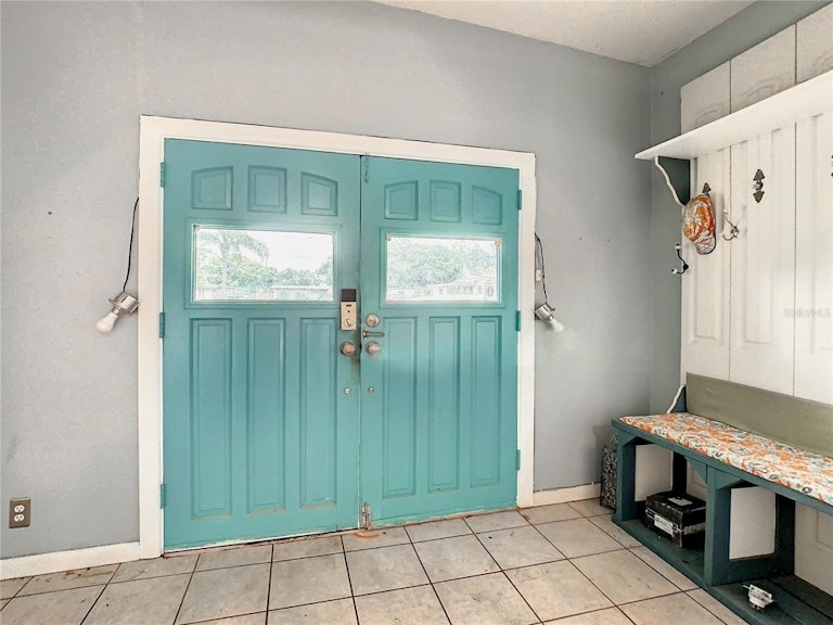 Photo 6 of 47 - 5220 Kings Ct, Orlando, FL 32810