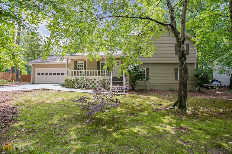 Photo 1 of 26 - 4695 Brandon Acres Ln, Buford, GA 30519