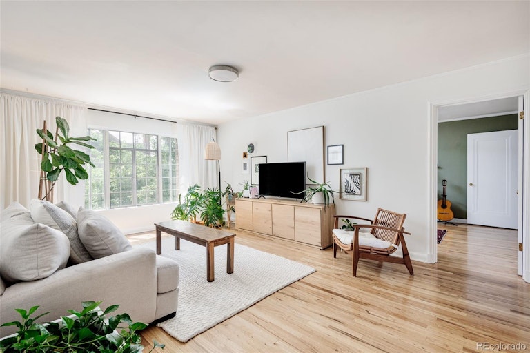 Photo 4 of 26 - 1410 Vine St #3, Denver, CO 80206