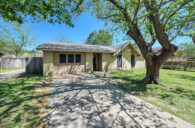 Photo 29 of 29 - 3106 Edelweiss Dr, Grand Prairie, TX 75052