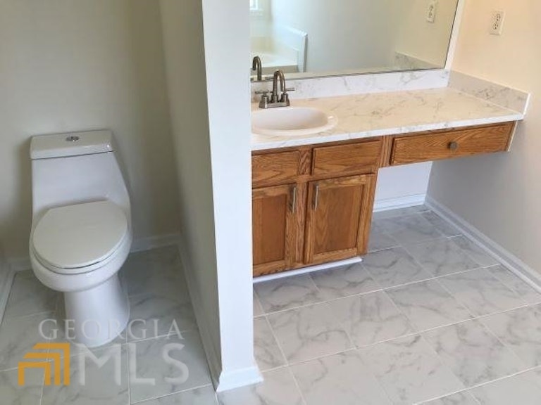 Photo 11 of 18 - 4055 Brushymill Ct, Loganville, GA 30052