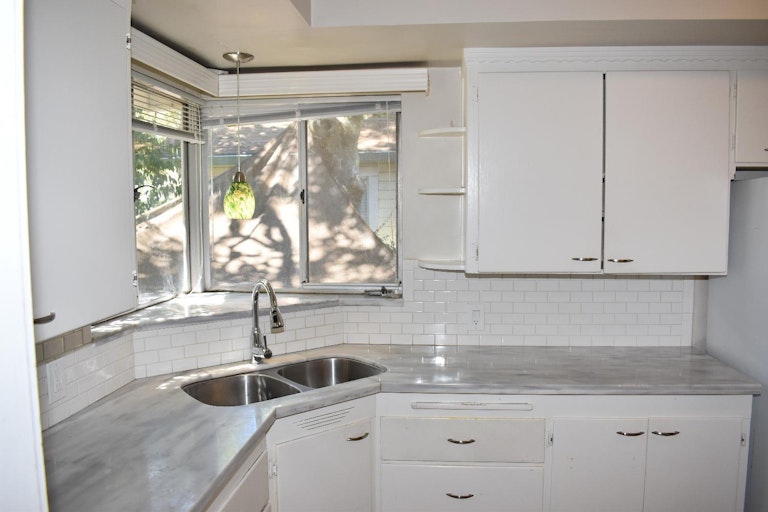 Photo 9 of 23 - 217 Los Vegas Ave, Roseville, CA 95678