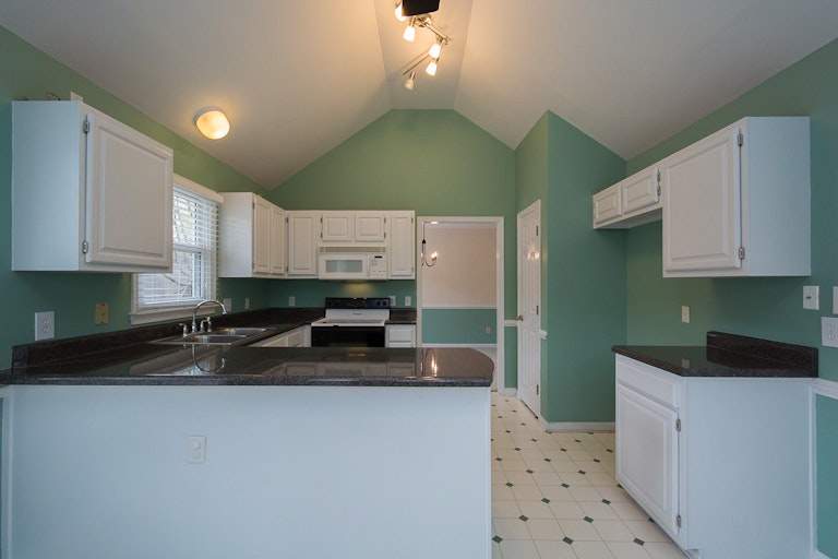 Photo 2 of 30 - 8604 Carolingian Ct, Raleigh, NC 27615