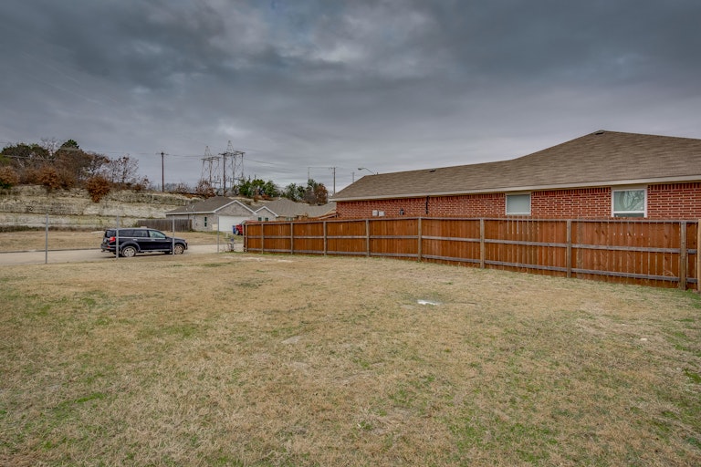 Photo 23 of 24 - 2909 Victorian Forest Dr, Dallas, TX 75227