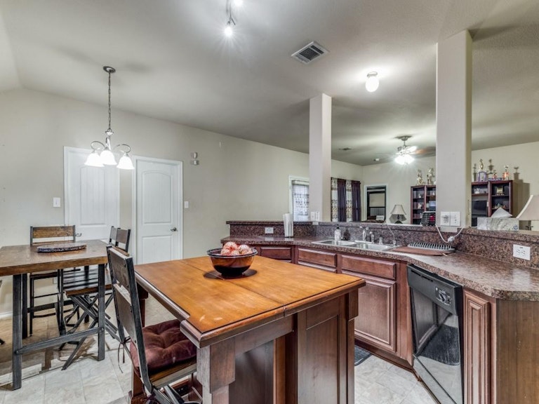 Photo 13 of 25 - 1862 Mason Way, Lancaster, TX 75134