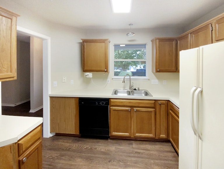 Photo 9 of 19 - 2302 Quicksilver Blvd, Austin, TX 78744