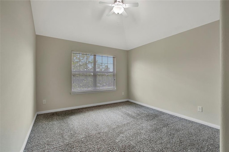 Photo 19 of 28 - 8302 Quest Ct, Rosharon, TX 77583
