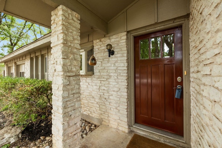 Photo 3 of 26 - 12904 Trailwood Rd, Austin, TX 78727