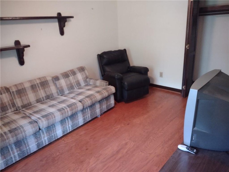Photo 18 of 27 - 2416 Renny Ct, Marietta, GA 30066