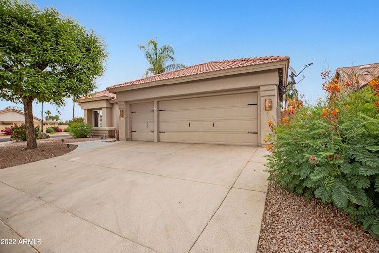 Photo 3 of 40 - 25845 S Flame Tree Dr, Sun Lakes, AZ 85248