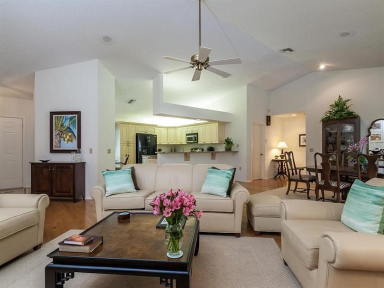 Photo 6 of 25 - 6079 Ravenwood Dr, Sarasota, FL 34243