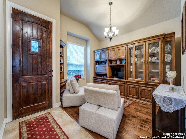 Photo 4 of 36 - 9647 Calmont Way, San Antonio, TX 78251