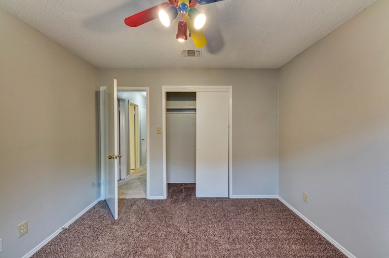 Photo 21 of 24 - 6944 Bentley Ave, Fort Worth, TX 76137