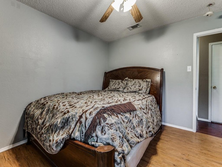 Photo 18 of 23 - 5309 Kingslink Cir, Fort Worth, TX 76135