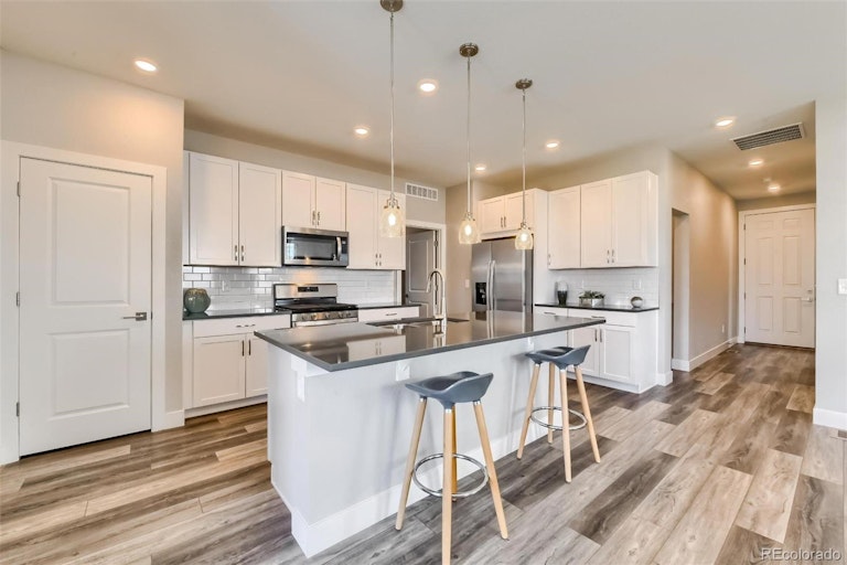 Photo 7 of 24 - 5968 Odessa St, Aurora, CO 80019