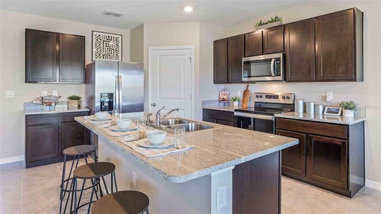 Photo 4 of 20 - 33696 Jasmine Star Loop, Wesley Chapel, FL 33543