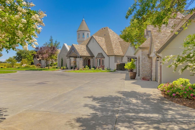 Photo 28 of 99 - 27681 Mace Blvd, Davis, CA 95618