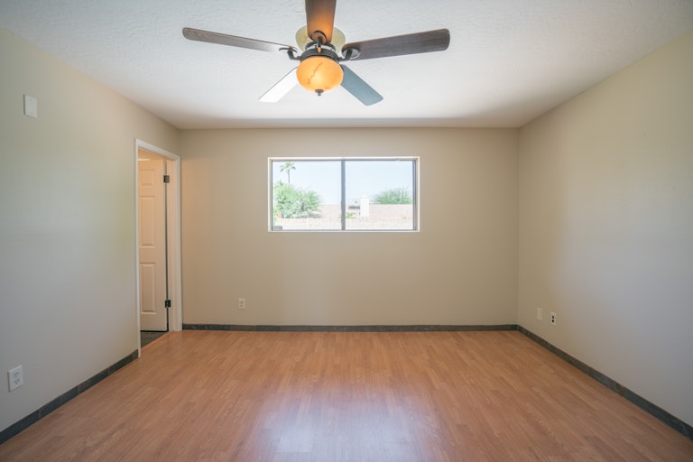 Photo 11 of 29 - 2850 E North Ln, Phoenix, AZ 85028