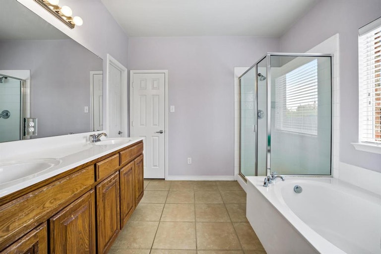 Photo 19 of 31 - 3077 Stoney Hollow Ln, Rockwall, TX 75087