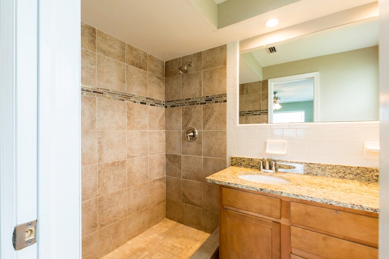 Photo 8 of 16 - 2041 McKinley St, Clearwater, FL 33765