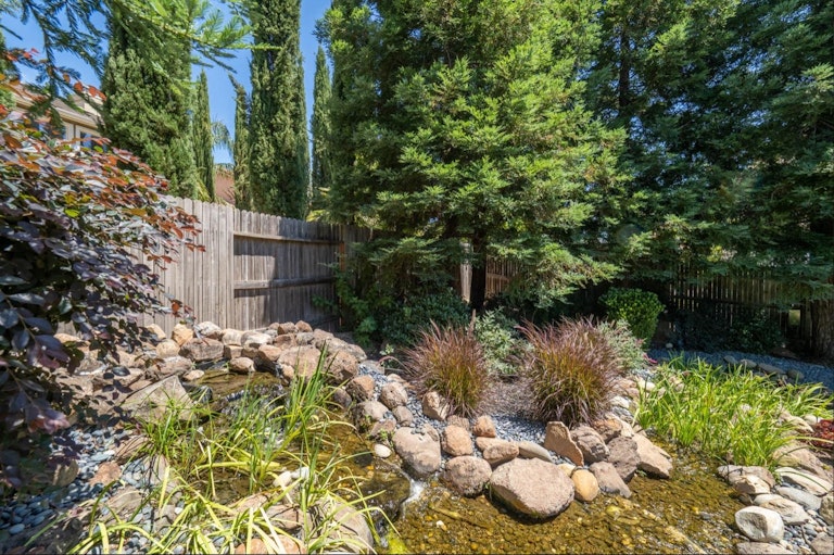 Photo 31 of 49 - 309 Fieldbrook Ct, Roseville, CA 95747