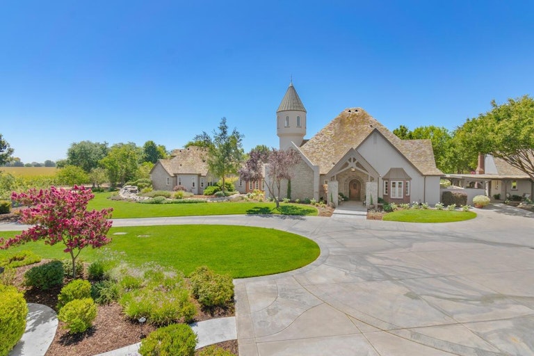Photo 5 of 99 - 27681 Mace Blvd, Davis, CA 95618