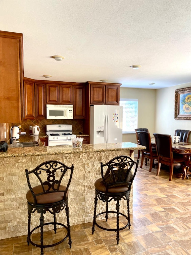 Photo 11 of 38 - 3800 McClellan Dr, North Highlands, CA 95660