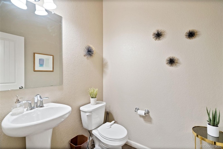 Photo 19 of 40 - 2347 S Loveland St, Denver, CO 80228