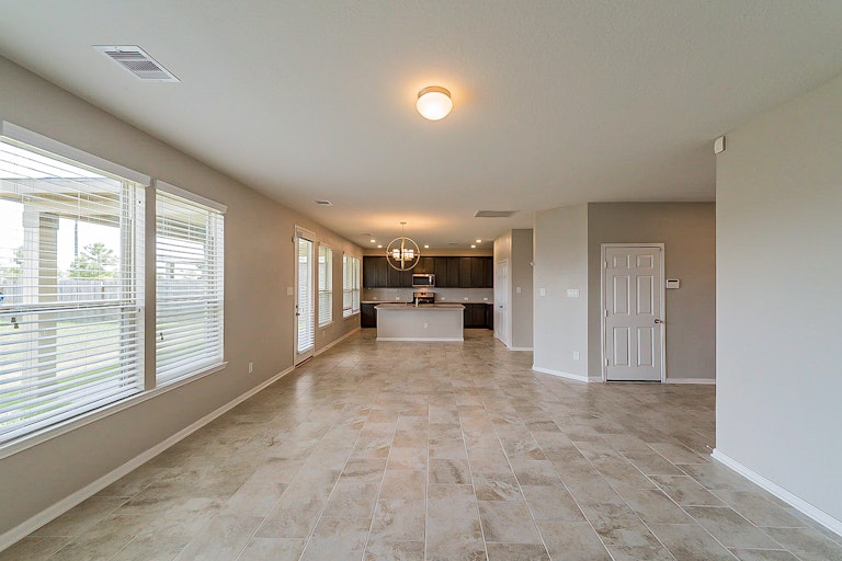 Photo 12 of 36 - 12731 Arcola Valley Ct, Houston, TX 77044