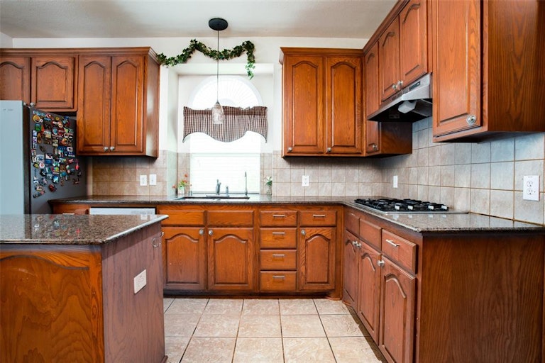 Photo 14 of 38 - 5803 Lone Rock Rd, Frisco, TX 75036