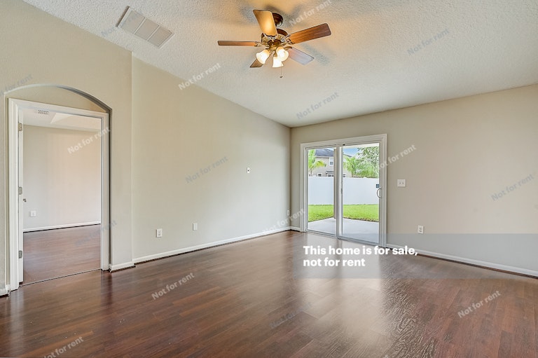 Photo 16 of 33 - 6012 Chestnut Gelding Ln, Jacksonville, FL 32234