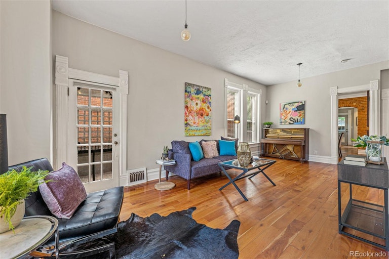 Photo 6 of 40 - 2917 Glenarm Pl, Denver, CO 80205