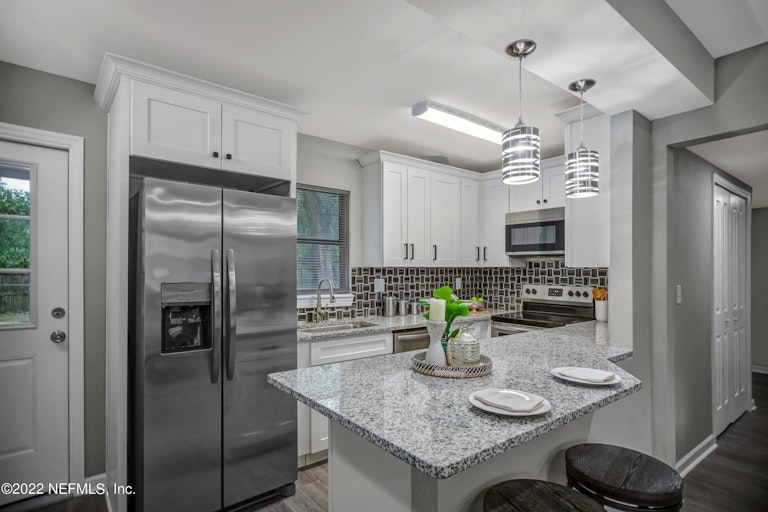 Photo 1 of 37 - 6066 Wilson Blvd, Jacksonville, FL 32210