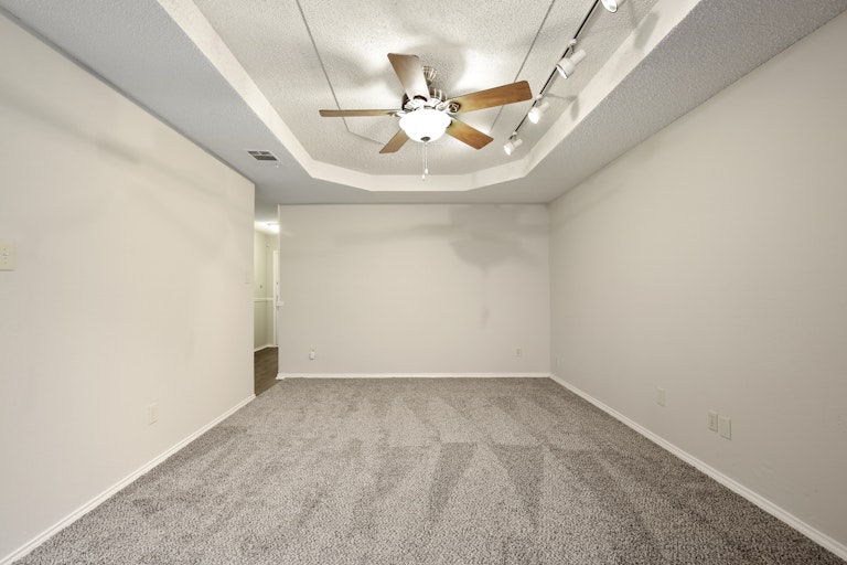 Photo 8 of 26 - 6109 Big Springs Dr, Arlington, TX 76001