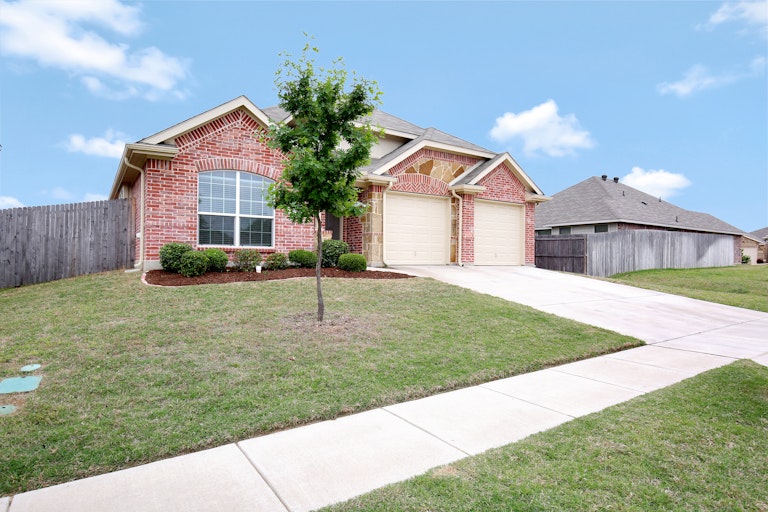 Photo 23 of 26 - 4021 Winter Springs Dr, Fort Worth, TX 76123
