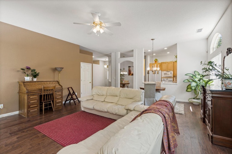 Photo 16 of 35 - 2421 Walnut Oaks Ln, Carmichael, CA 95608