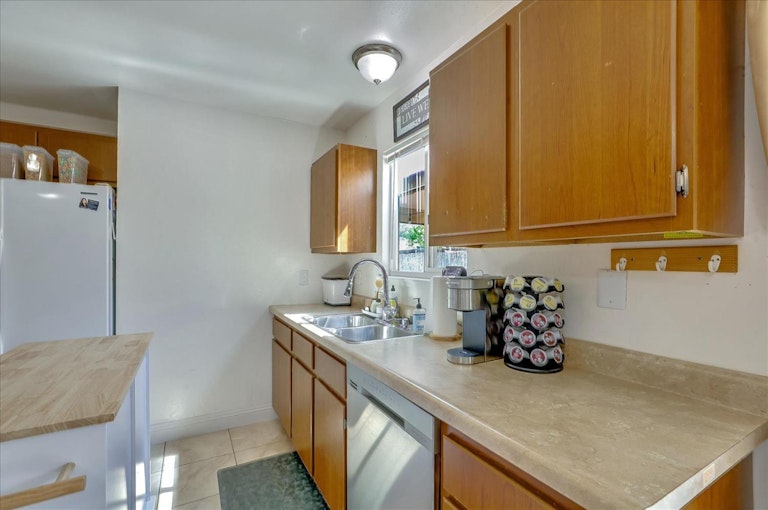 Photo 10 of 33 - 9544 Achates Cir, Sacramento, CA 95826