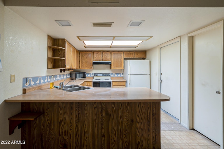 Photo 14 of 32 - 2541 E Wagoner Rd, Phoenix, AZ 85032