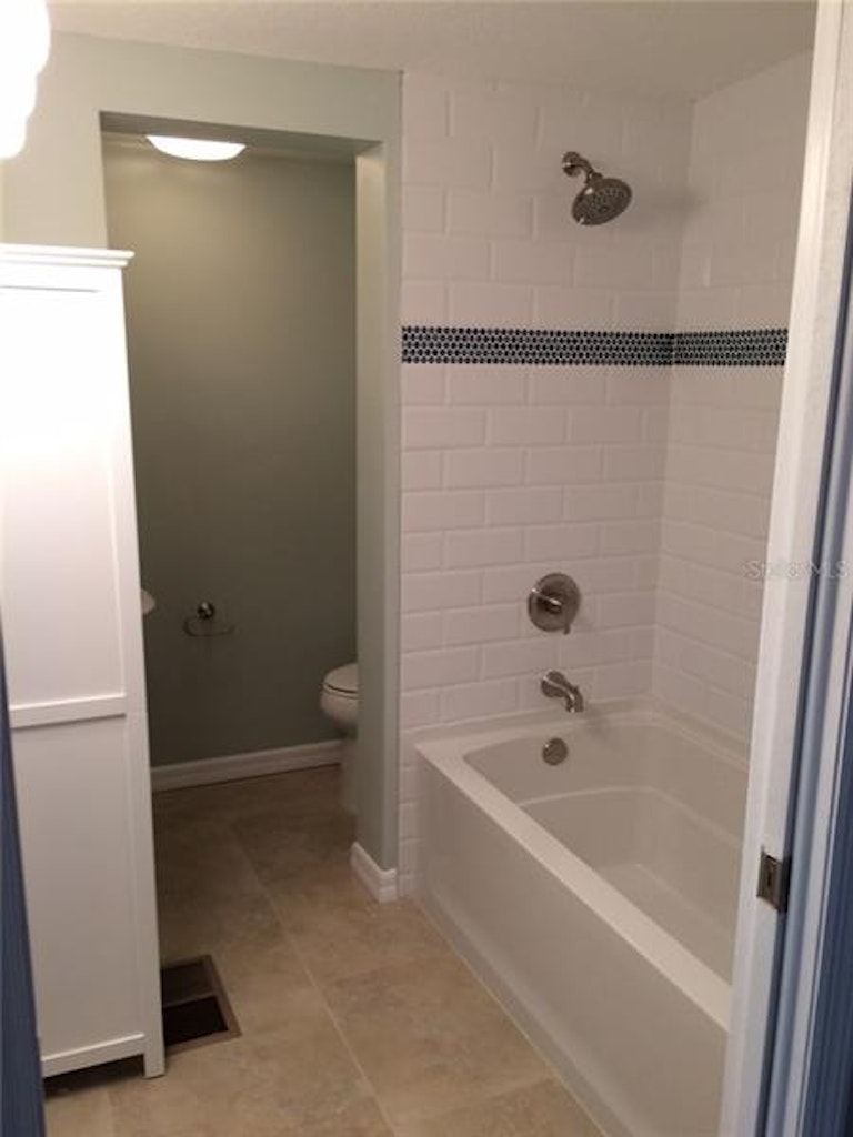 Photo 10 of 17 - 3703 2nd Avenue Dr E, Palmetto, FL 34221