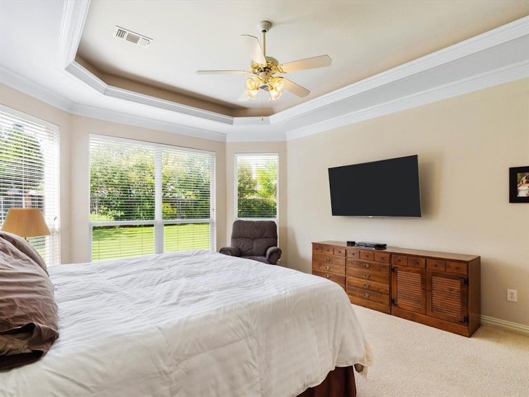 Photo 22 of 40 - 6916 Canyon Springs Rd, Fort Worth, TX 76132