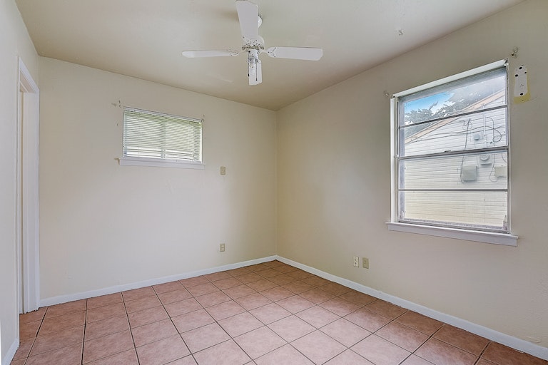 Photo 12 of 36 - 6363 Godfrey Ave, Dallas, TX 75217