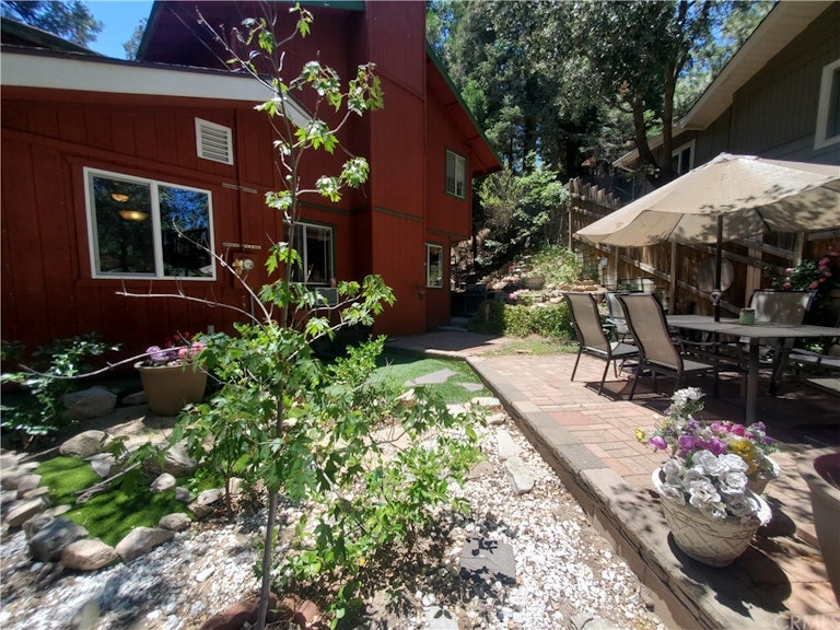 Photo 24 of 33 - 24937 Faulhorn Dr, Crestline, CA 92325