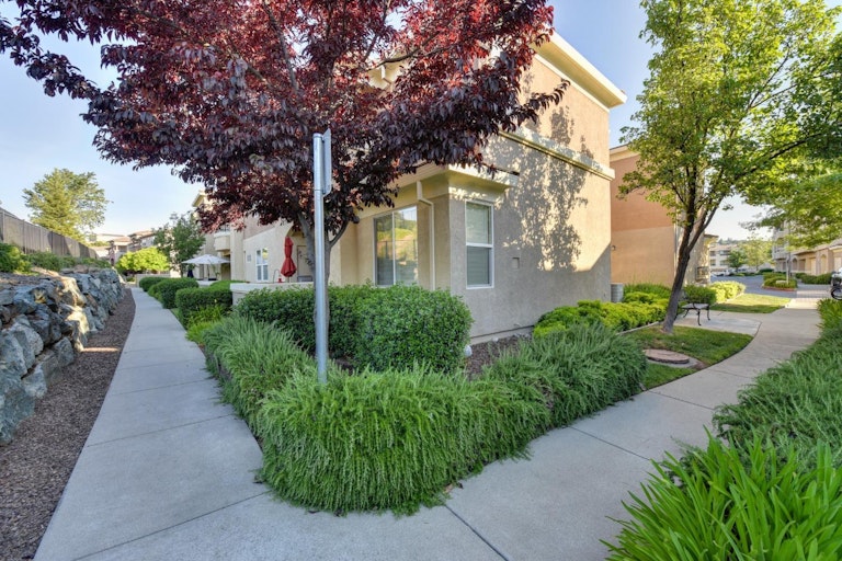 Photo 2 of 40 - 1000 Moon Cir #1026, Folsom, CA 95630
