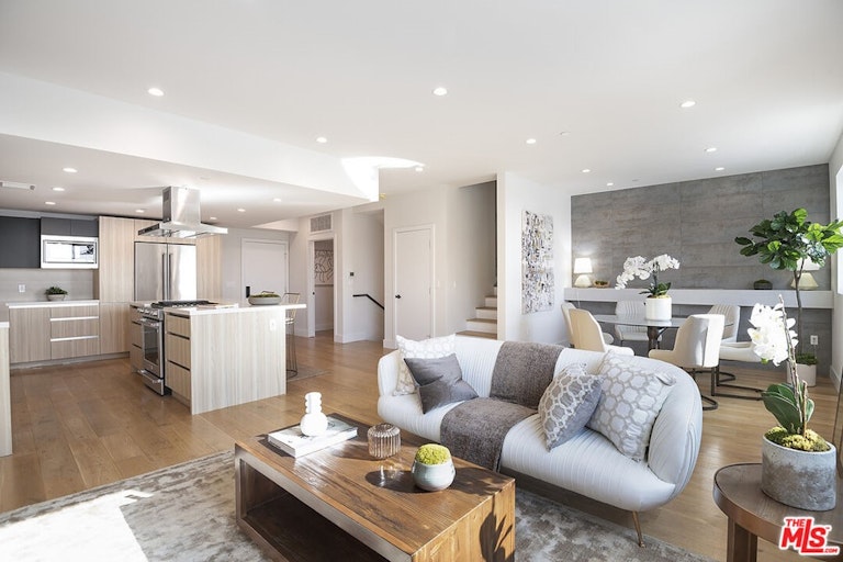 Photo 4 of 23 - 1806 N Gramercy Pl Unit PH2, Los Angeles, CA 90028