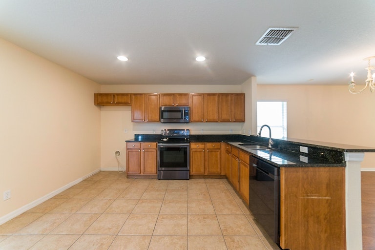 Photo 8 of 19 - 226 Windrose Dr, Orlando, FL 32824